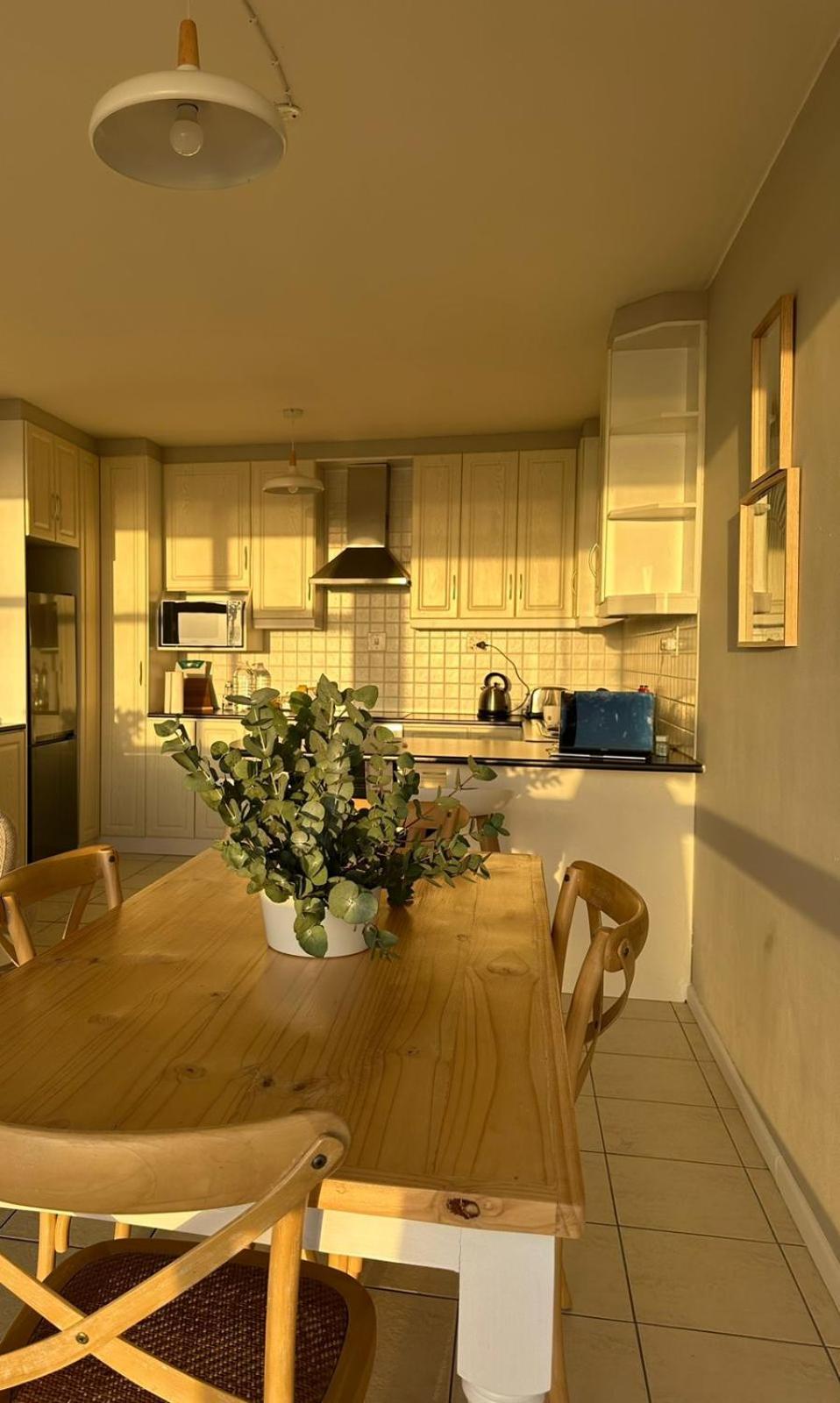 Charming Beachfront Apartment Cape Town