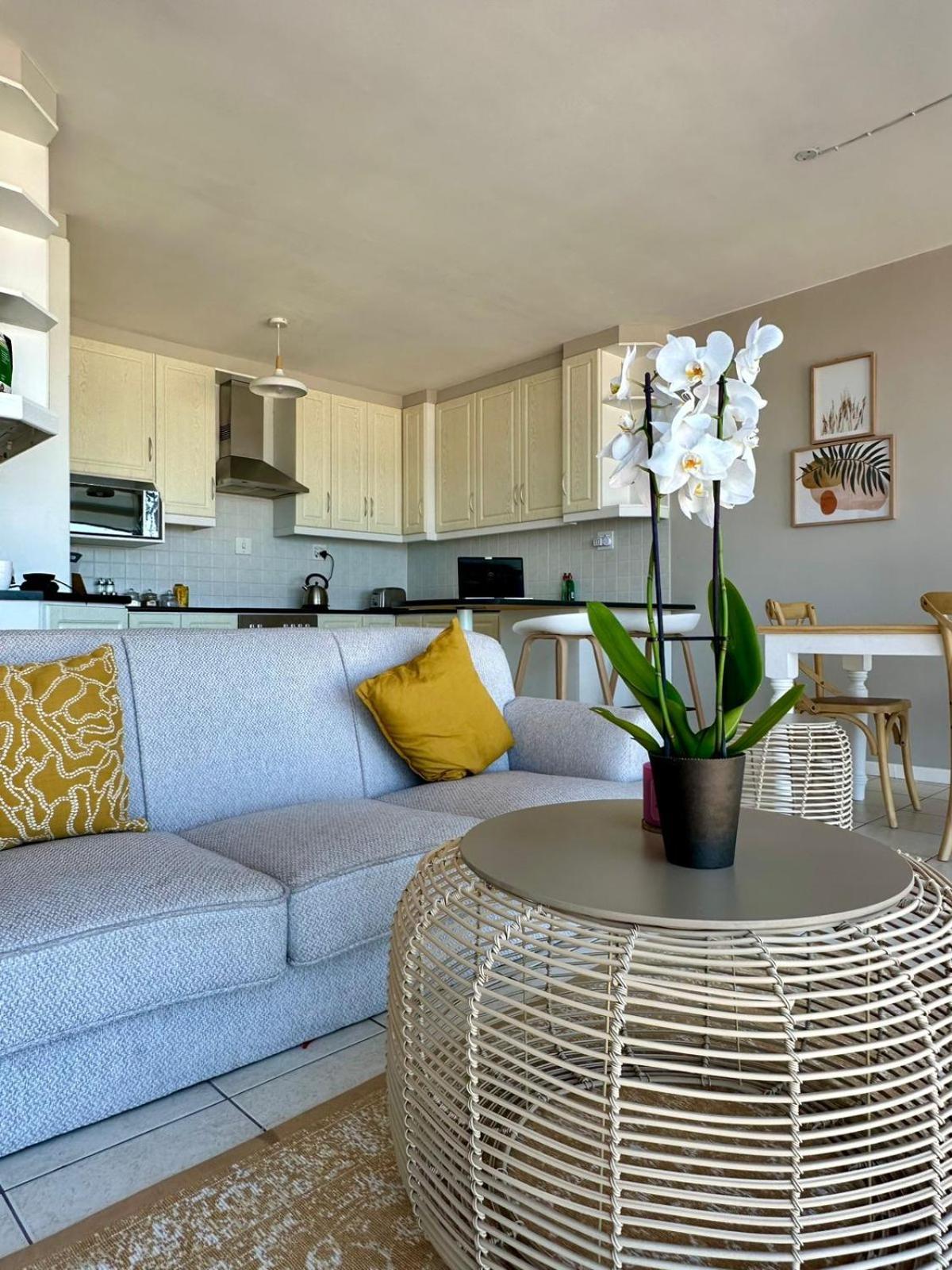 Charming Beachfront * Cape Town